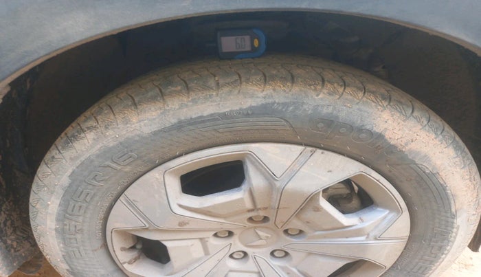 2024 Mahindra XUV 3XO MX3 Pro 1.2 L TCMPFI AT, Petrol, Automatic, 16,575 km, tyre