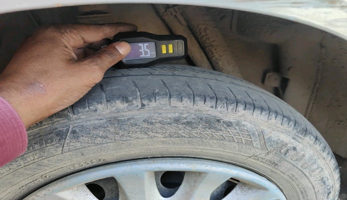 2011 Mahindra Verito 1.5 D6, Diesel, Manual, 1,65,525 km, tyre