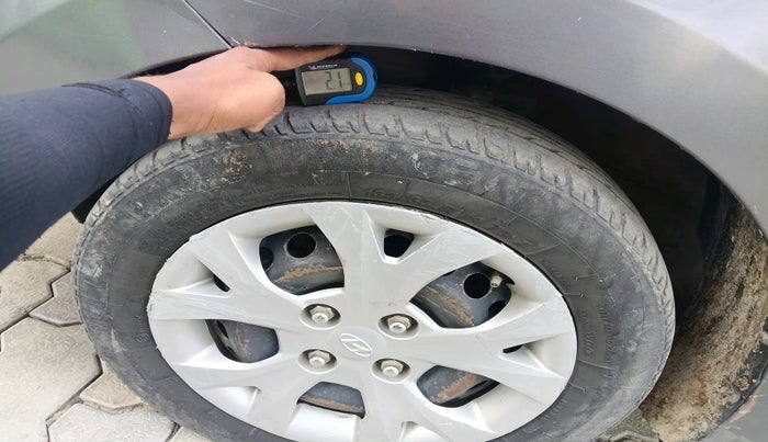 2016 Hyundai Grand i10 SPORTZ 1.2 KAPPA VTVT, Petrol, Manual, 1,41,437 km, tyre