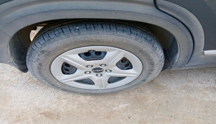 2023 KIA SELTOS HTK 1.5 PETROL, Petrol, Manual, 23,143 km, tyre