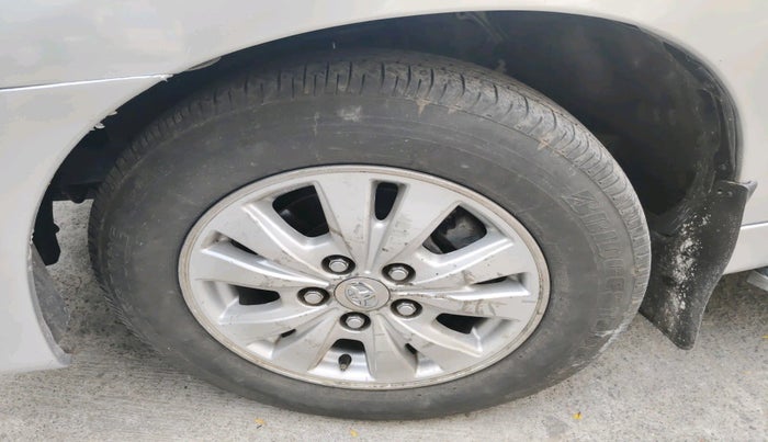 2014 Toyota Innova 2.5 VX 8 STR, Diesel, Manual, 2,35,450 km, tyre