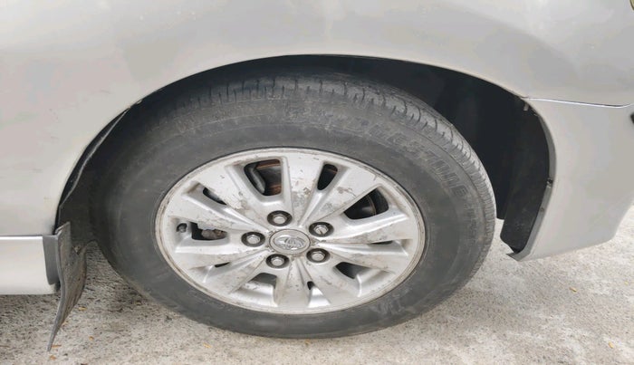 2014 Toyota Innova 2.5 VX 8 STR, Diesel, Manual, 2,35,450 km, tyre