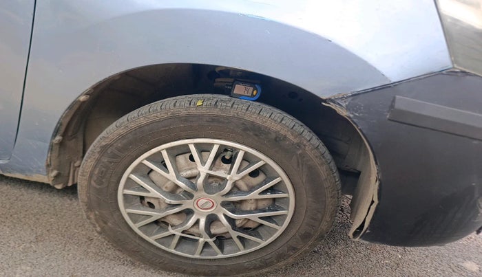 2011 Maruti Wagon R 1.0 LXI CNG, Petrol, Manual, 1,18,910 km, tyre