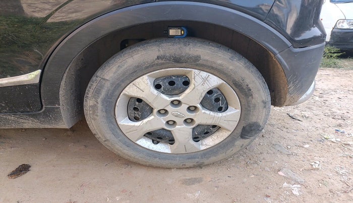 2021 Mahindra XUV300 W6 1.5 Diesel, Diesel, Manual, 65,417 km, tyre