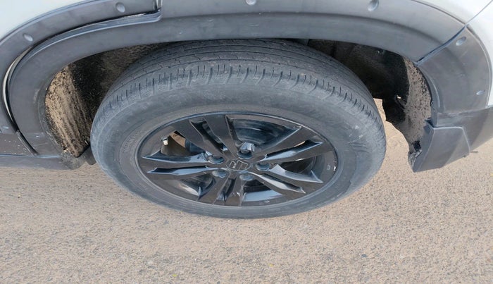 2018 Maruti Vitara Brezza ZDI, Diesel, Manual, 1,07,402 km, tyre