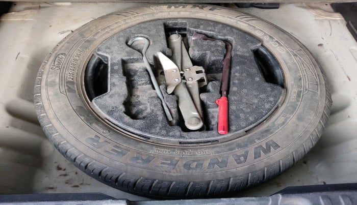 2018 Maruti Vitara Brezza ZDI, Diesel, Manual, 1,07,402 km, tyre