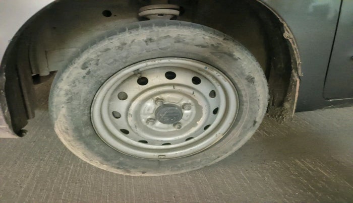 2012 Maruti Wagon R 1.0 LXI, Petrol, Manual, 1,11,465 km, tyre
