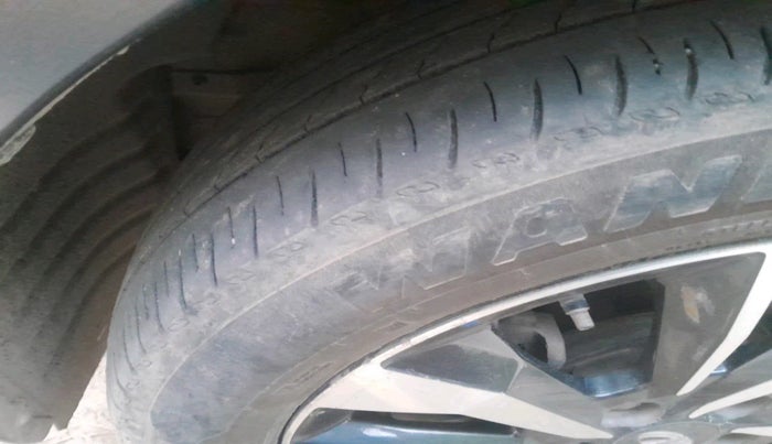 2021 Mahindra XUV300 W8 (O) 1.5 DIESEL AMT, Diesel, Automatic, 85,097 km, tyre