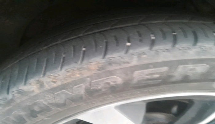 2021 Mahindra XUV300 W8 (O) 1.5 DIESEL AMT, Diesel, Automatic, 85,097 km, tyre