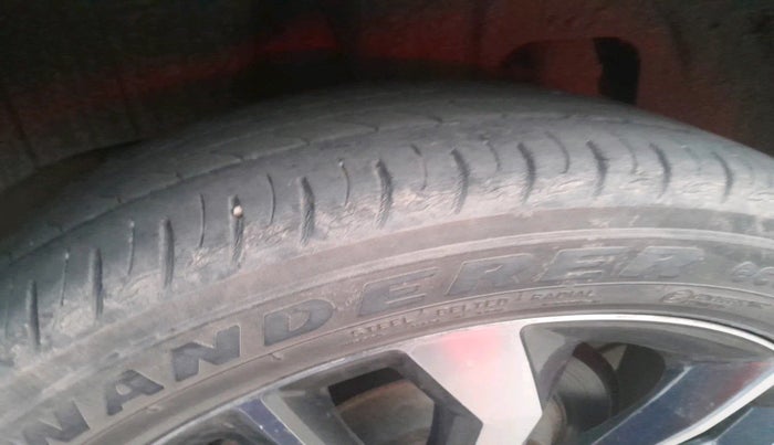 2021 Mahindra XUV300 W8 (O) 1.5 DIESEL AMT, Diesel, Automatic, 85,097 km, tyre