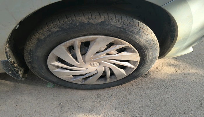 2021 Maruti Ertiga VXI SHVS, Petrol, Manual, 38,785 km, tyre