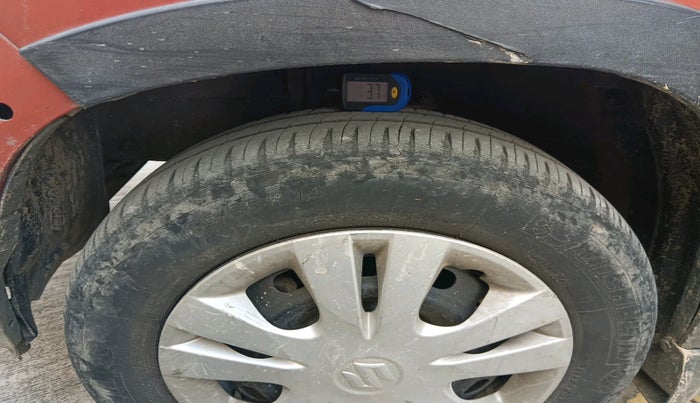 2016 Mahindra Kuv100 K6 PLUS 6 STR, Petrol, Manual, 1,07,693 km, tyre