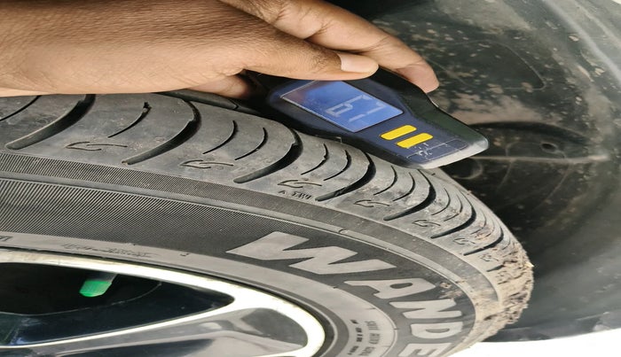 2018 Renault Duster 110 PS RXZ DIESEL, Diesel, Manual, 2,73,271 km, tyre