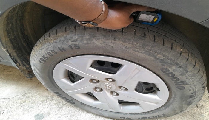 2020 Hyundai VENUE S 1.2, Petrol, Manual, 47,801 km, tyre