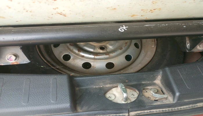 2013 Maruti Wagon R 1.0 LXI CNG, Petrol, Manual, 1,05,634 km, tyre