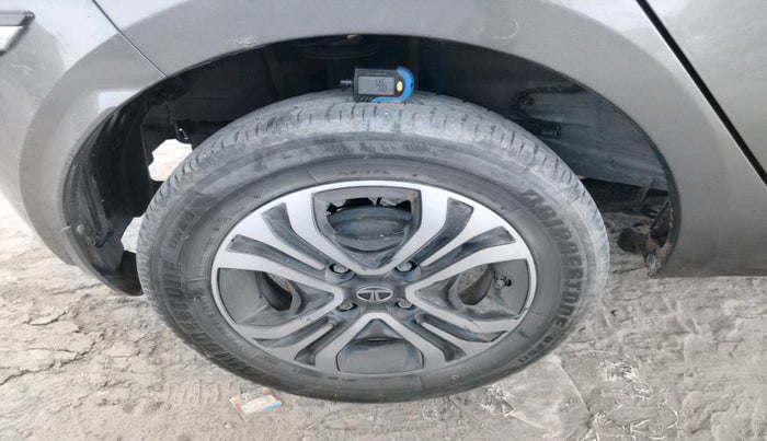 2021 Tata Tiago XZ PETROL, Petrol, Manual, 28,485 km, tyre