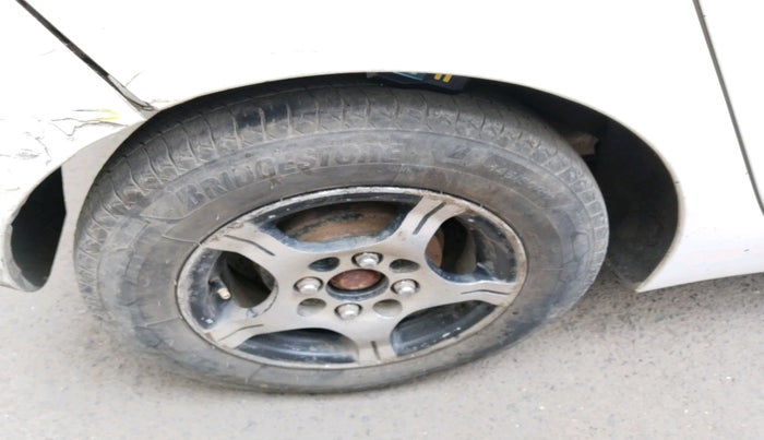 2012 Hyundai Eon ERA, Petrol, Manual, 69,238 km, tyre