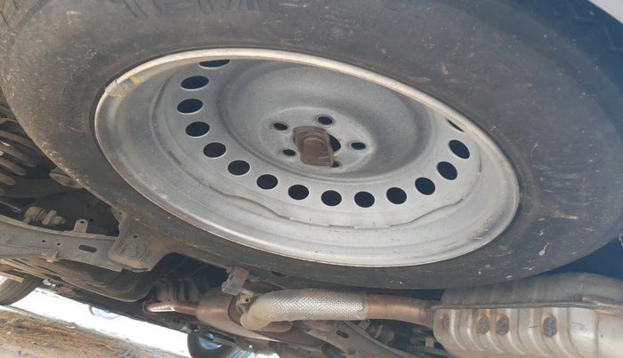 2023 Mahindra XUV700 AX 7 P MT 7 STR, Petrol, Manual, 17,379 km, tyre