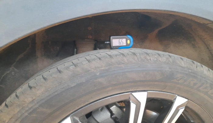 2023 Mahindra XUV700 AX 7 P MT 7 STR, Petrol, Manual, 17,379 km, tyre