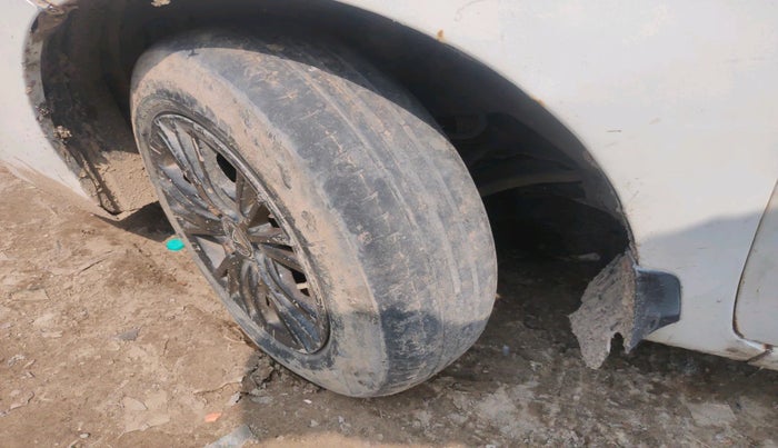 2013 Maruti Wagon R 1.0 LXI CNG, Petrol, Manual, 1,18,086 km, tyre