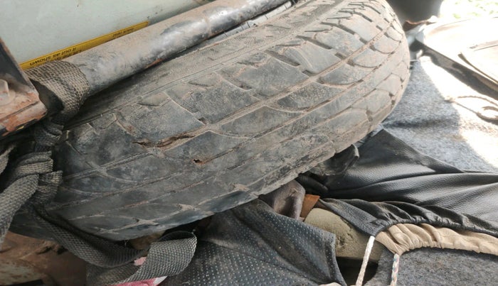 2013 Maruti Wagon R 1.0 LXI CNG, Petrol, Manual, 1,18,086 km, tyre