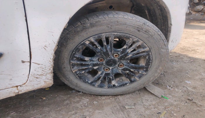 2013 Maruti Wagon R 1.0 LXI CNG, Petrol, Manual, 1,18,086 km, tyre