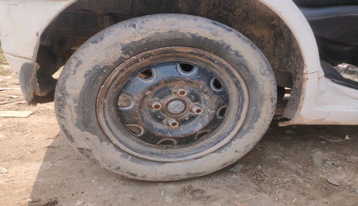 2013 Maruti Wagon R 1.0 LXI CNG, Petrol, Manual, 1,18,086 km, tyre