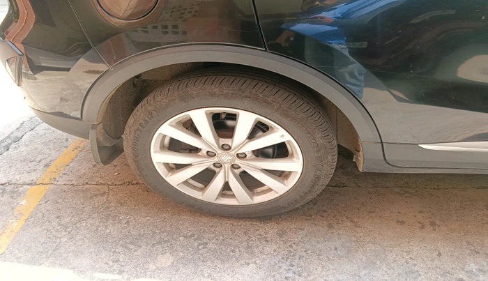 2022 MG ASTOR SUPER 1.5 CVT, Petrol, Automatic, 10,199 km, tyre