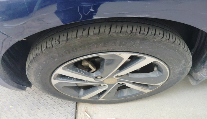 2022 Tata ALTROZ XZA, Petrol, Automatic, 39,529 km, tyre