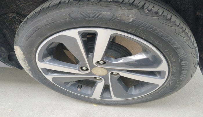 2022 Tata ALTROZ XZA, Petrol, Automatic, 39,529 km, tyre