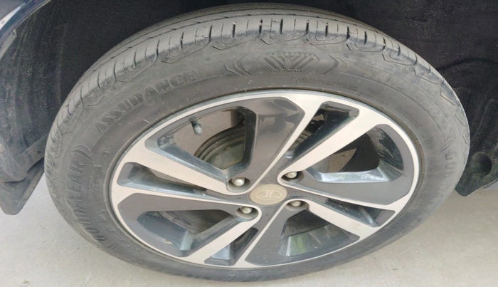 2022 Tata ALTROZ XZA, Petrol, Automatic, 39,529 km, tyre
