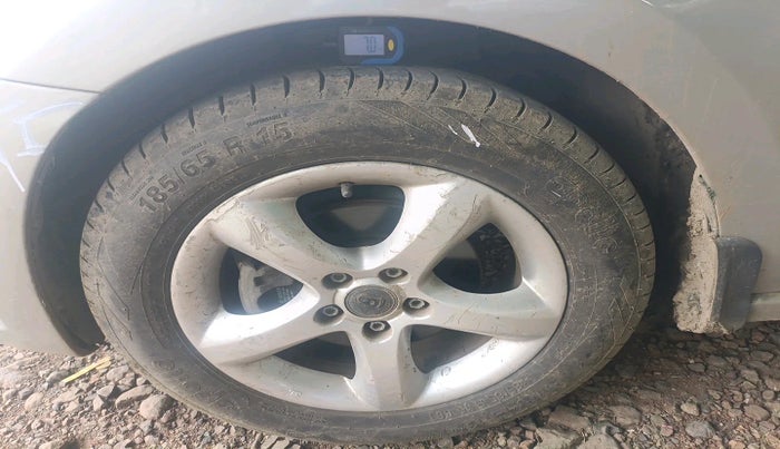 2013 Skoda Rapid AMBITION 1.6 MPI MT, Petrol, Manual, 85,780 km, tyre