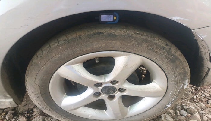 2013 Skoda Rapid AMBITION 1.6 MPI MT, Petrol, Manual, 85,780 km, tyre