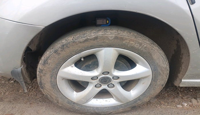 2013 Skoda Rapid AMBITION 1.6 MPI MT, Petrol, Manual, 85,780 km, tyre