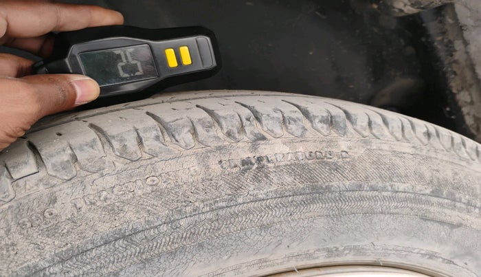 2018 Maruti Dzire VXI, Petrol, Manual, 49,430 km, tyre