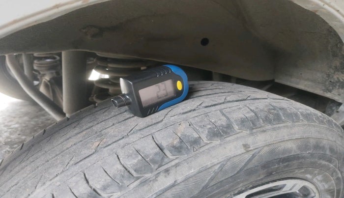 2012 Maruti Eeco 5 STR, Petrol, Manual, 1,71,132 km, tyre
