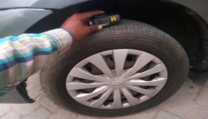 2013 Toyota Etios Liva G, Petrol, Manual, 1,06,976 km, tyre