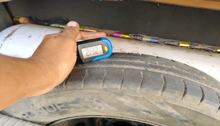 2015 Hyundai i10 SPORTZ 1.1, Petrol, Manual, 99,909 km, tyre