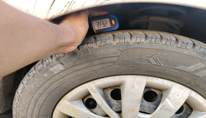 2015 Hyundai i10 SPORTZ 1.1, Petrol, Manual, 99,909 km, tyre