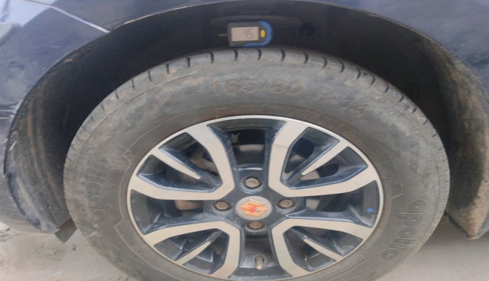 2020 Maruti Swift VXI, Petrol, Manual, 62,599 km, tyre