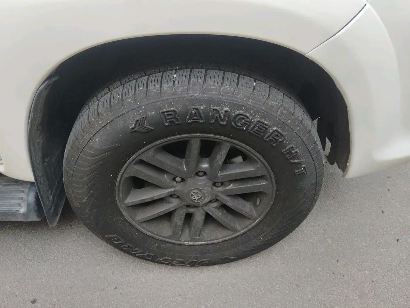 2015 Toyota Fortuner 3.0 4X2 AT, Diesel, Automatic, 1,99,254 km, tyre