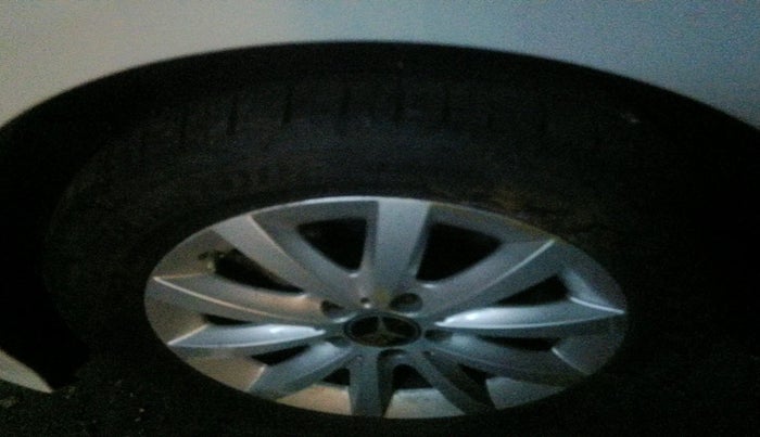 2013 Mercedes Benz B Class B180, Diesel, Automatic, 92,949 km, tyre