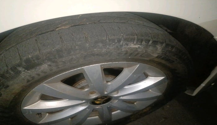 2013 Mercedes Benz B Class B180, Diesel, Automatic, 92,949 km, tyre