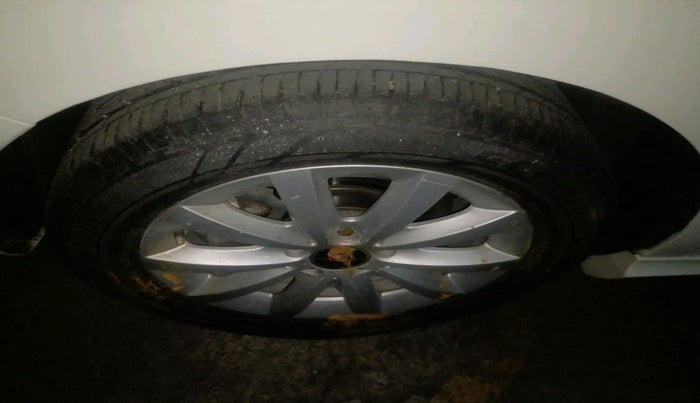 2013 Mercedes Benz B Class B180, Diesel, Automatic, 92,949 km, tyre