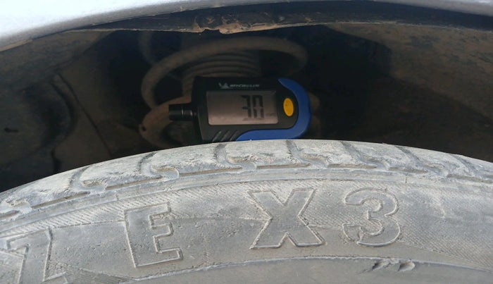 2012 Hyundai Eon SPORTZ, Petrol, Manual, 1,28,328 km, tyre