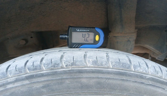 2012 Hyundai Eon SPORTZ, Petrol, Manual, 1,28,328 km, tyre