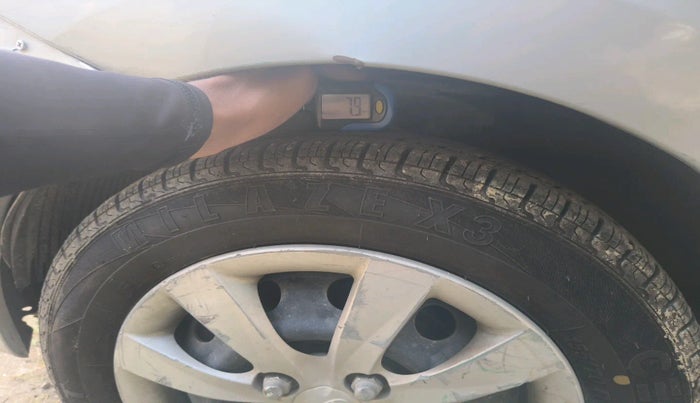2013 Hyundai Eon MAGNA +, Petrol, Manual, 30,759 km, tyre
