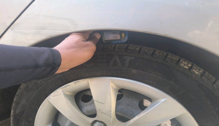 2013 Hyundai Eon MAGNA +, Petrol, Manual, 30,759 km, tyre
