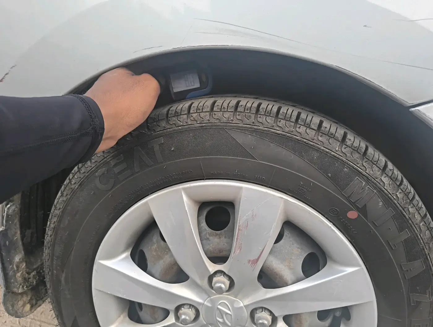 2013 Hyundai Eon MAGNA +, Petrol, Manual, 30,759 km, tyre