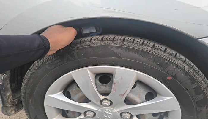 2013 Hyundai Eon MAGNA +, Petrol, Manual, 30,759 km, tyre